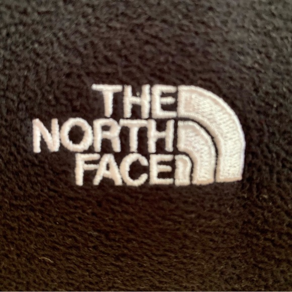 TKA Glacier Northface pullover hoodie for women. Black fleece material. - Picture 3 of 4